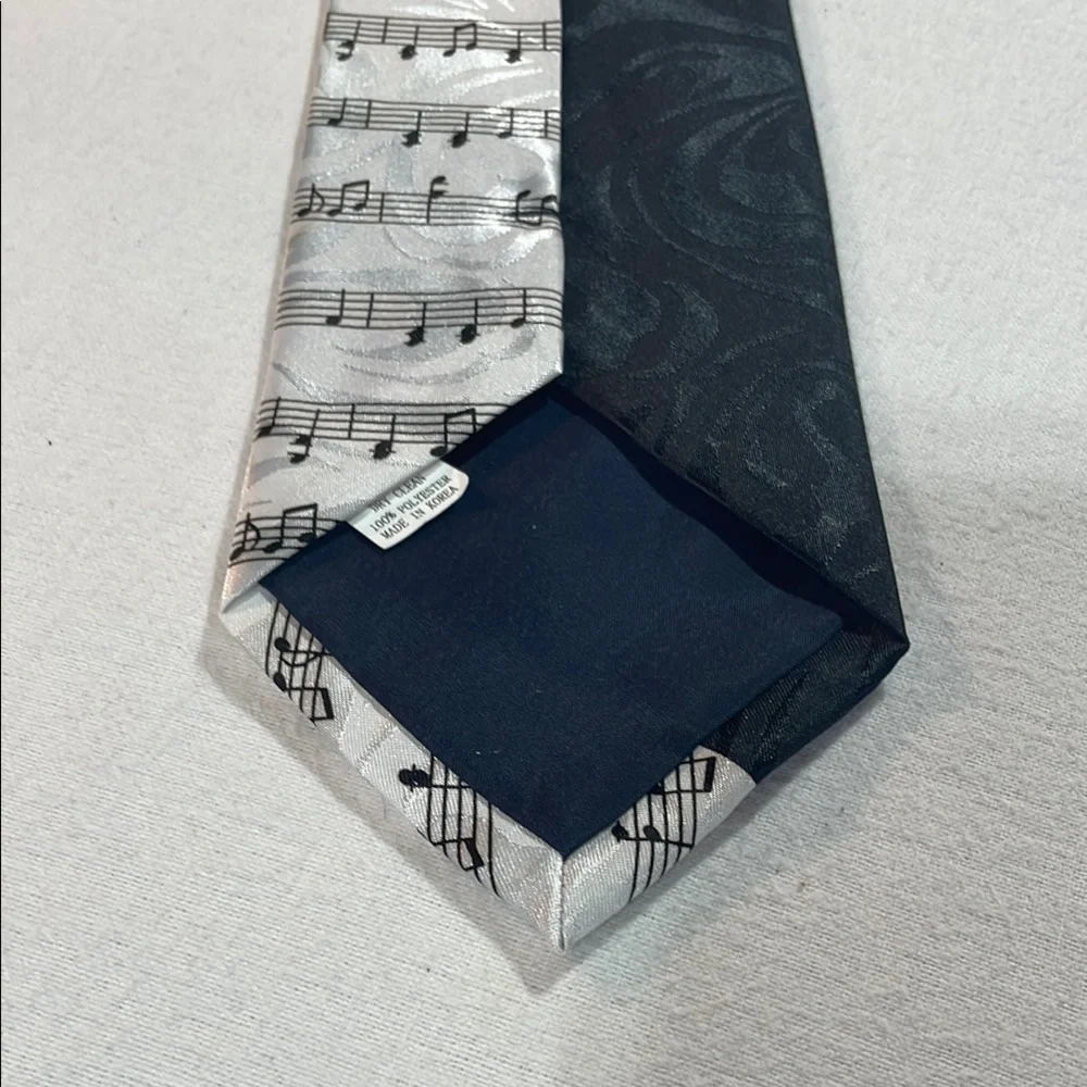 Steven Harris Musical Clarinet Silk Tie Gold Musical notes New